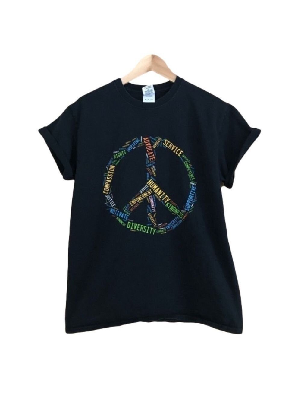 University of Wisconsin Social Work 2015 peace sign tee size medium